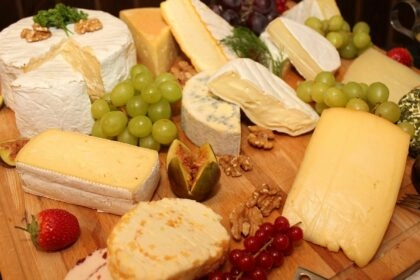 Assortiment de fromages et bienfaits pour la santé