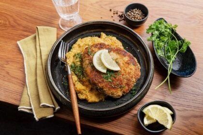 Côte de porc panure panko au citron et cognac, purée de carottes au persil
